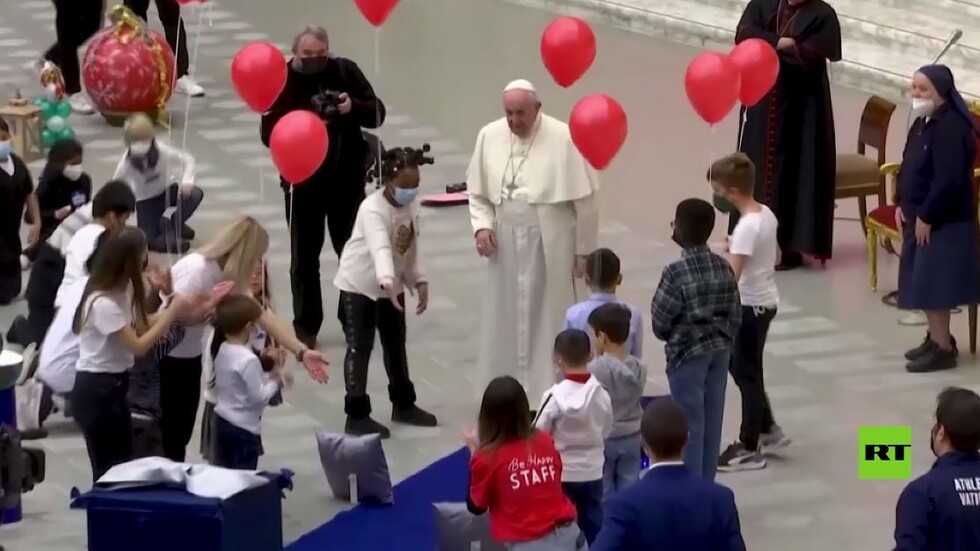 بالفيديو.. أطفال يقدمون هدية للبابا فرانسيس في عيد ميلاده