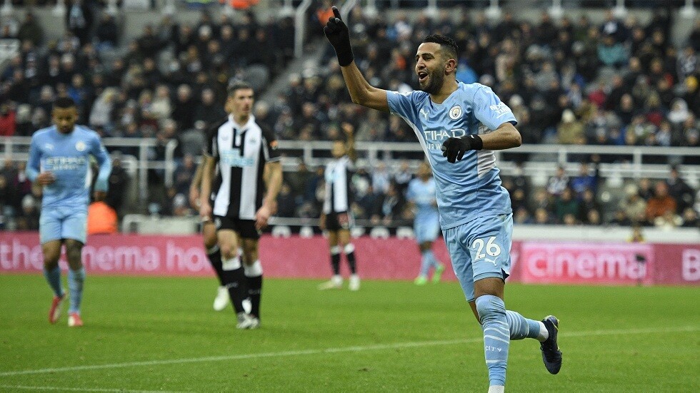 الجزائري محرز يسجل هدفا رائعا 