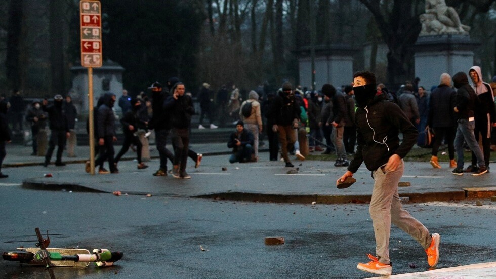 بلجيكا.. مواجهات بين الشرطة ومناهضي الشهادة الصحية في بروكسل (فيديو)