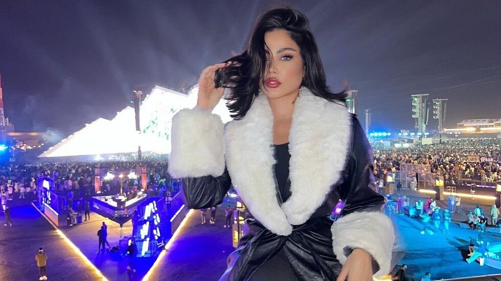 فاشينستا كويتية على الأكتاف في الرياض (صورة)