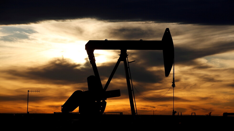 انخفاض ملحوظ في أسعار النفط مع انتشار أوميكرون السريع