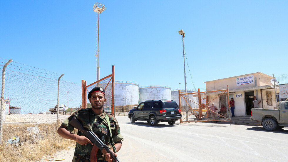 ليبيا.. توقف صادرات النفط من مينائين