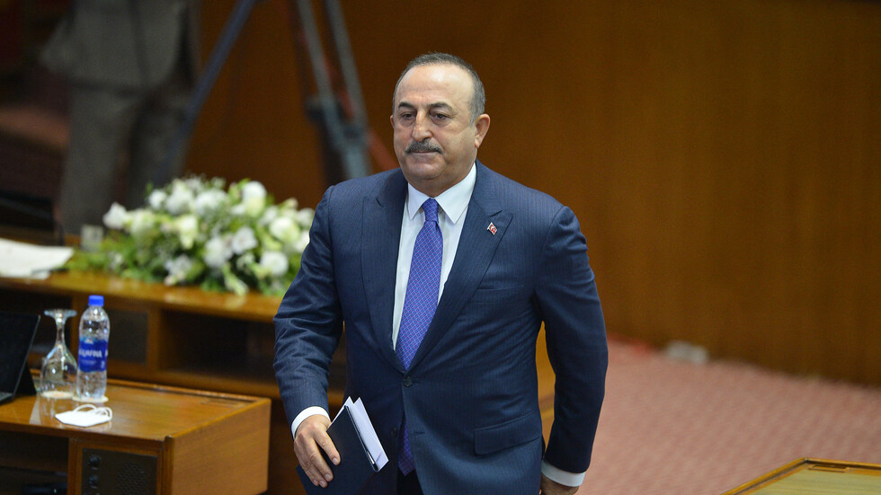 تشاووش أوغلو: قد ندير مع قطر 5 مطارات في أفغانستان