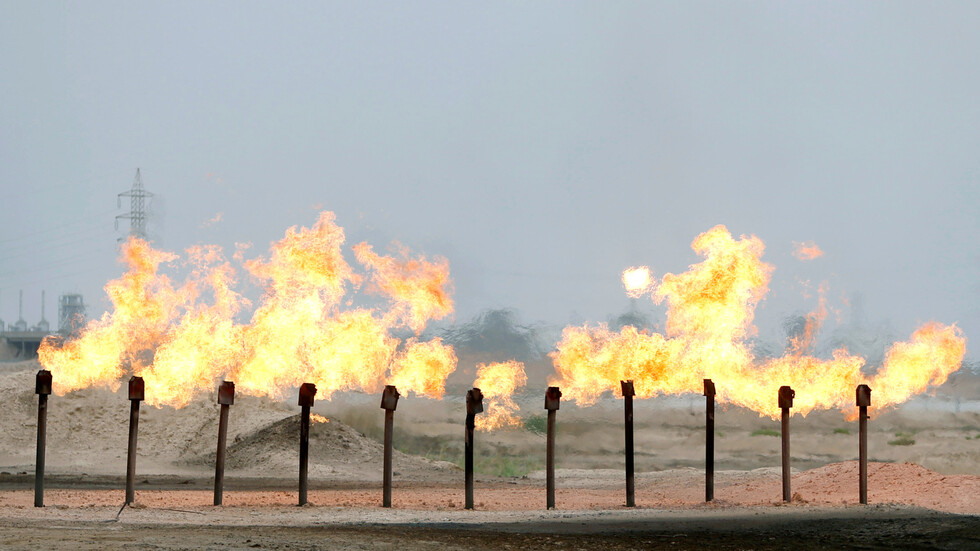 العراق يكشف عن مفاوضات مع شركات عالمية لتطوير حقوله للغاز
