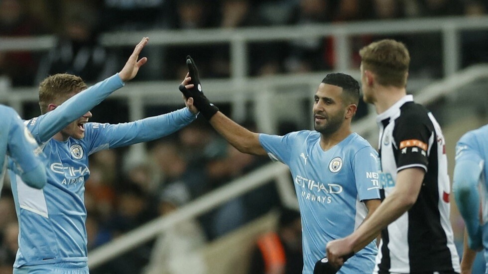 شاهد.. مانشيستر سيتي يتغنى بإنجاز "ساحر العرب"