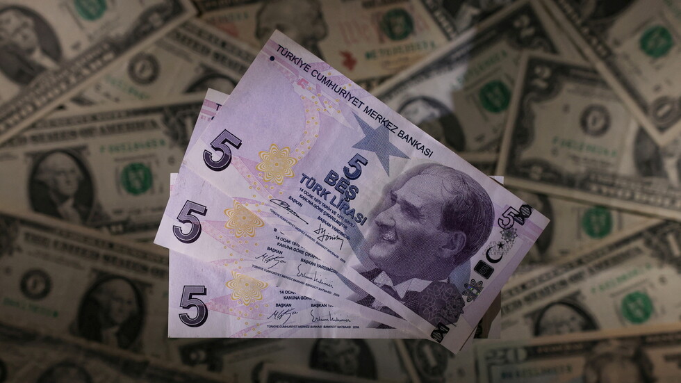 تعاف ملحوظ لليرة التركية أمام الدولار بعد قرارات لأردوغان