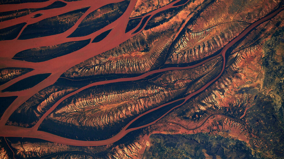 مدغشقر.. العثور على شخصين سالمين بينهما جنرال بعد تحطم مروحيتهم العسكرية