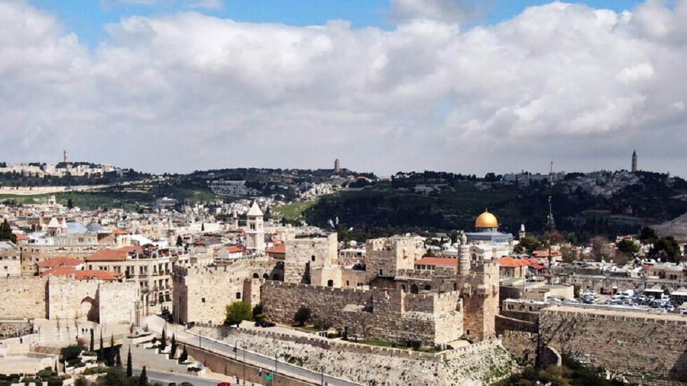 إسرائيل تجبر مواطنا فلسطينيا على هدم منزله في جبل المكبر بالقدس