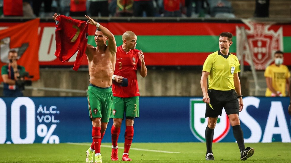 رونالدو يطرح قميصه في المزاد لمساعدة ضحايا بركان 