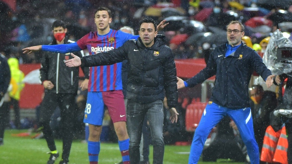 الدخان الأبيض يخرج من