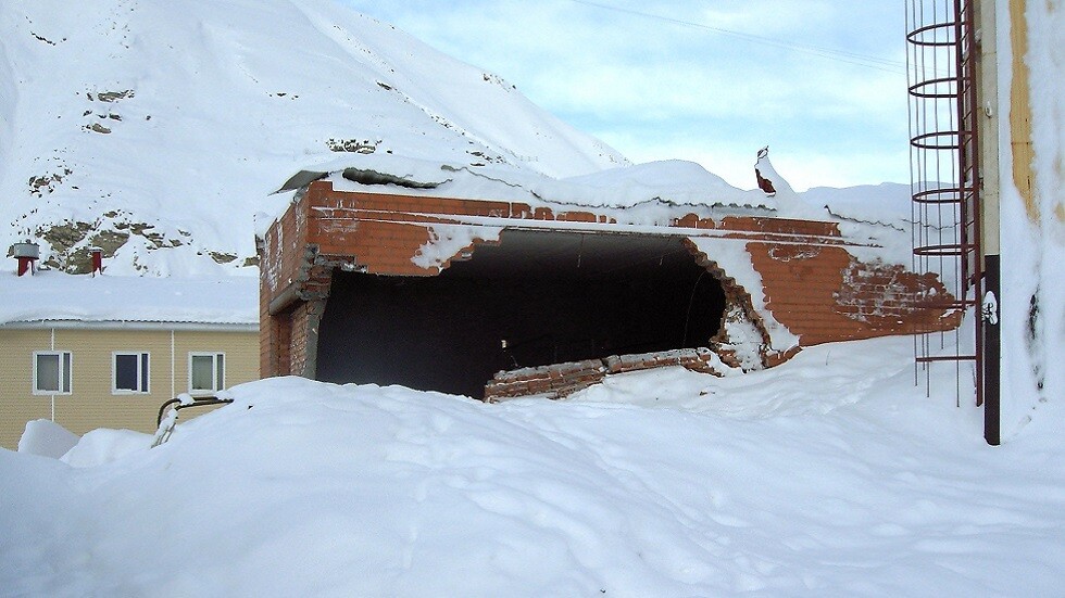 لحظة وقوع انهيار ثلجي بأوسيتيا الجنوبية ومصرع عسكريين روسيين