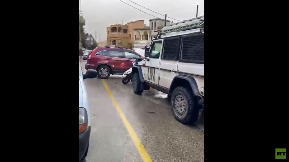 مراسل RT: إشكال بين قوات اليونيفيل العاملة جنوب لبنان مع أهالي بلدة شقرا والجيش يتدخل (فيديو)
