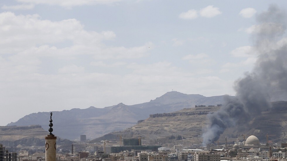 الحوثيون ينشرون صورا لدمار "منطقة السبعين" في صنعاء جراء غارات التحالف العربي