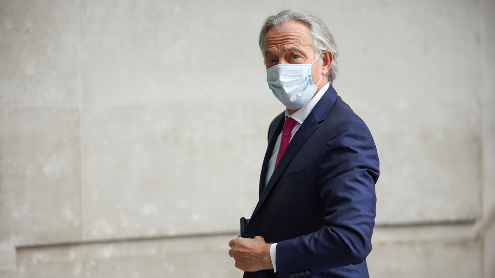 توني بلير يعتذر: وصفي للأشخاص غير الملقحين بالأغبياء كان 