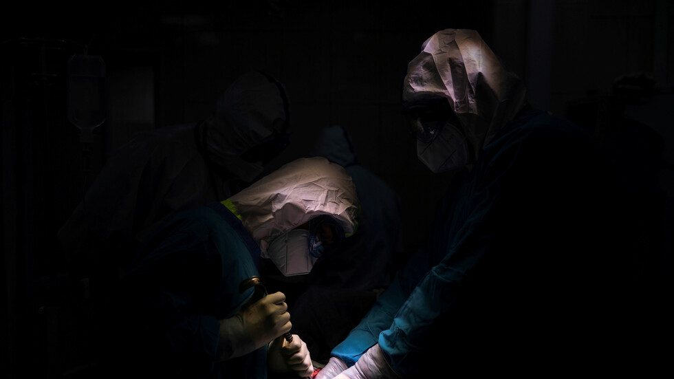 فريق طبي بقيادة طبيب سعودي يتمكن من استئصال ورم من قلب جنين في رحم أمه بالولايات المتحدة (صور)