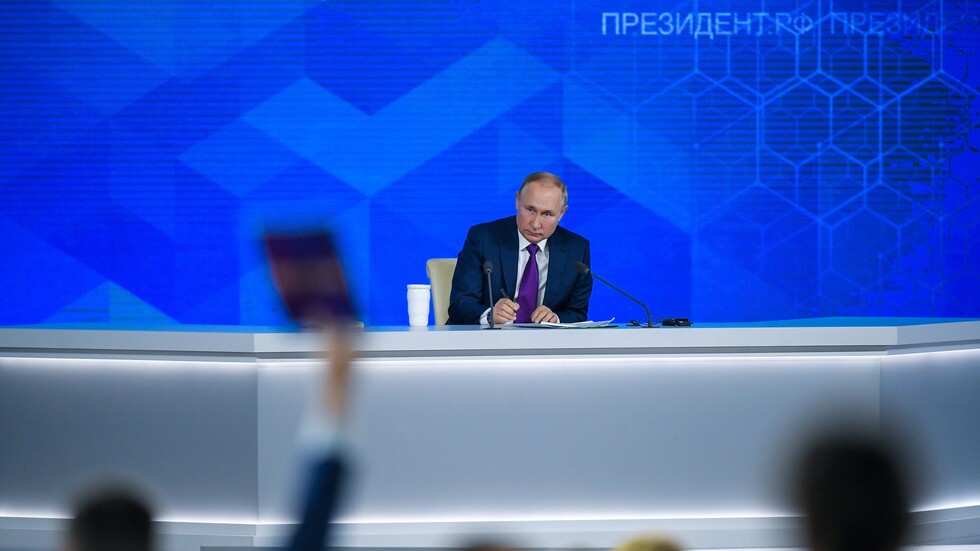 بوتين: هناك انطباع بأن حكومة أوكرانيا تحضر عملية عسكرية جديدة في دونباس