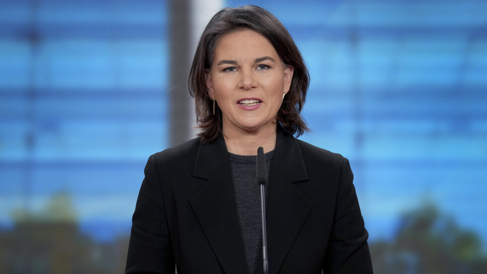 وزيرة الخارجية الألمانية الجديدة تتعهد بتسريع جهود الإجلاء من أفغانستان