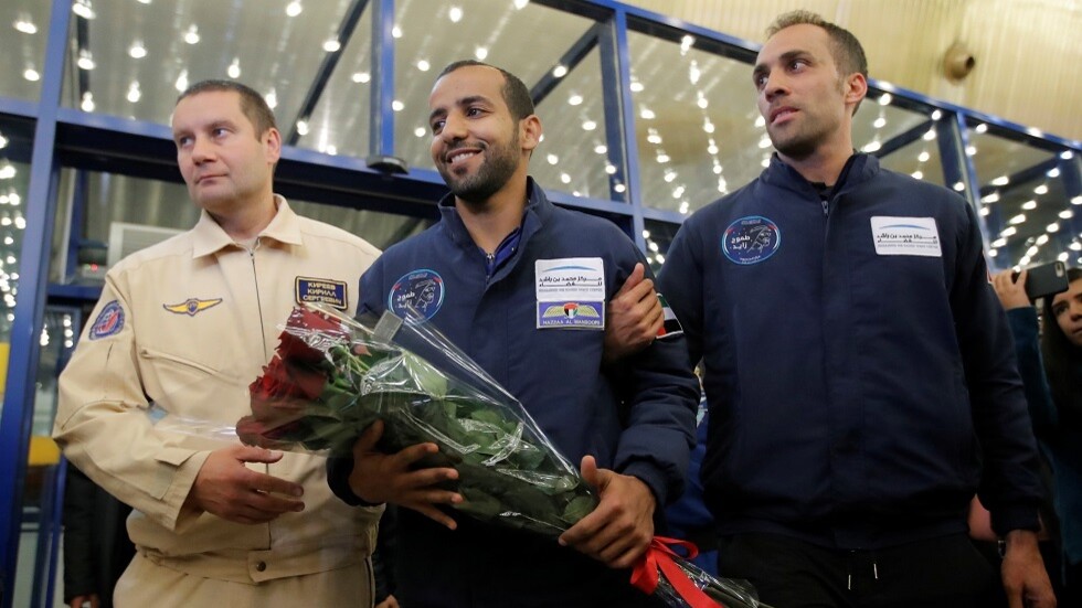 رائد الفضاء الإماراتي هزاع المنصوري: حملت العلم الإسرائيلي إلى محطة الفضاء الدولية (صور)