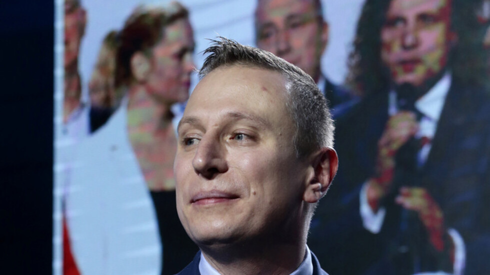 اختراق هاتف سيناتور بولندي معارض ببرنامج "بيغاسوس" للتجسس