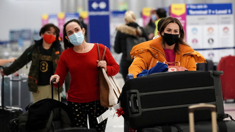 "أوميكرون" يتسبب في إلغاء أكثر من 1900 رحلة جوية حول العالم وينغص عطل أعياد الميلاد