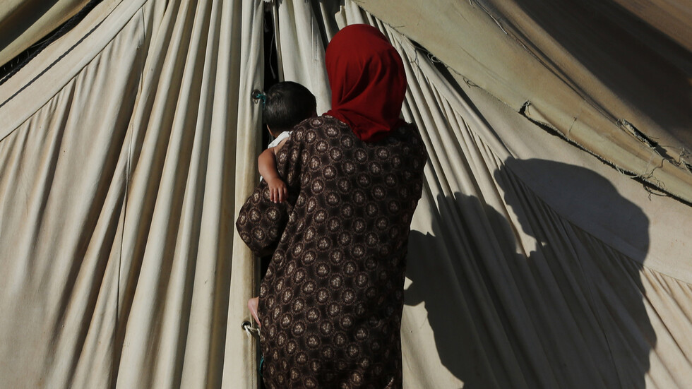 طفلة سورية تتعرض للتعذيب الجسدي من زوجة والدها في لبنان (صور)