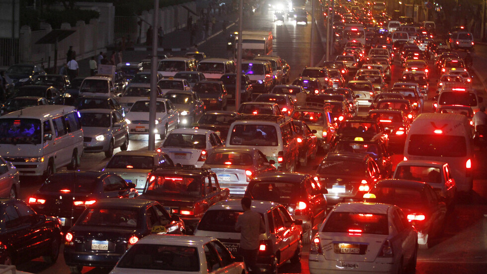 مصر.. فنان شهير يتعرض لحادث سير مروع (صور)