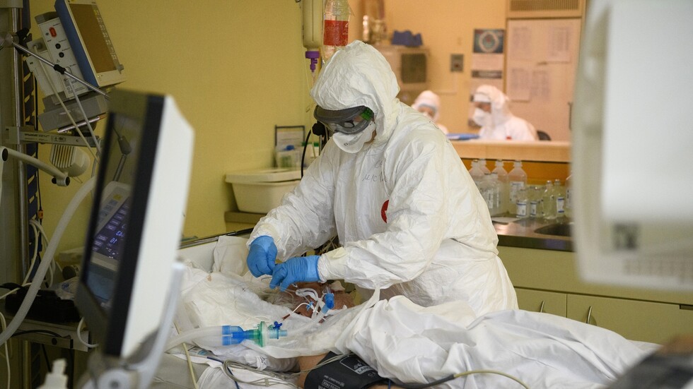 الصحة الروسية: نضع توصيات جديدة لعلاج فيروس كورونا الناجم عن المتحور أوميكرون