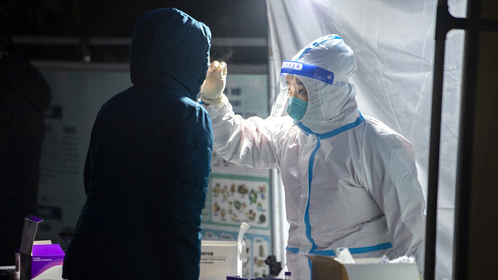 سلطات الصين توجه بتعقيم مدينة كاملة وتفرض 