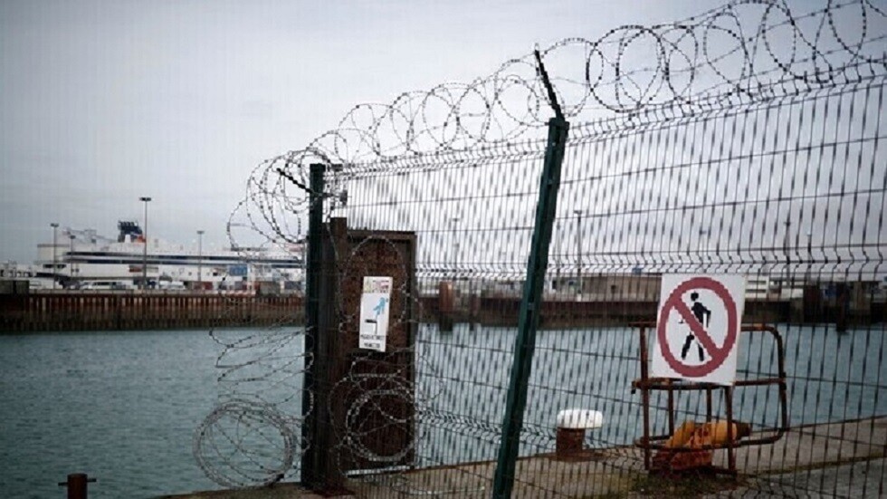 فرنسا.. إنقاذ 40 شخصا من مياه القنال الإنكليزي