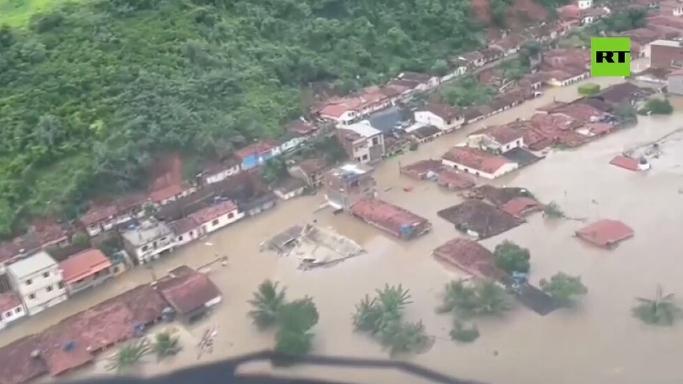 بالفيديو.. فيضانات عارمة بعد انهيار سدين في البرازيل