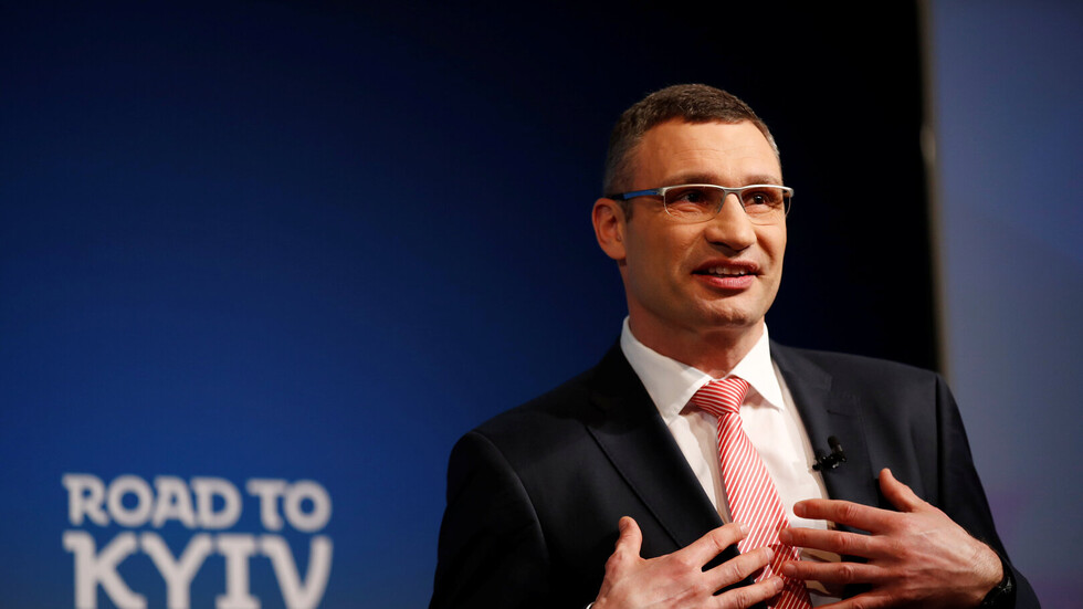 عمدة كييف يهنئ الأوكرانيين بالخطأ بمناسبة العام "2220"!