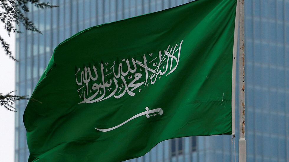 السعودية..توجيه بفصل مسؤول بالهيئة الملكية في الرياض بسبب خبر 