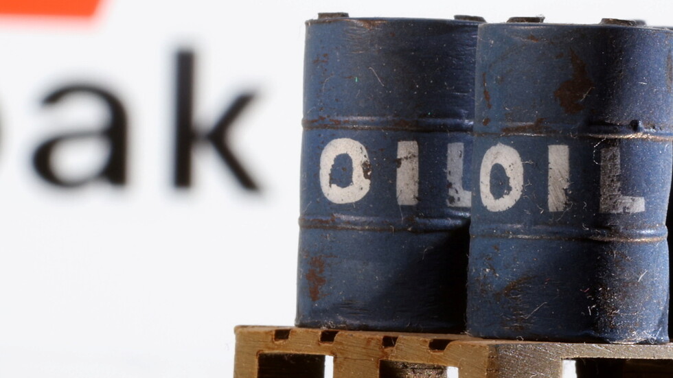 النفط قرب أعلى مستوى في شهر