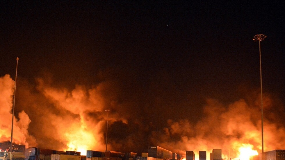 لحظة استهداف الغارات الإسرائيلية لمحيط مرفأ اللاذقية فجر اليوم (صور+فيديوهات)