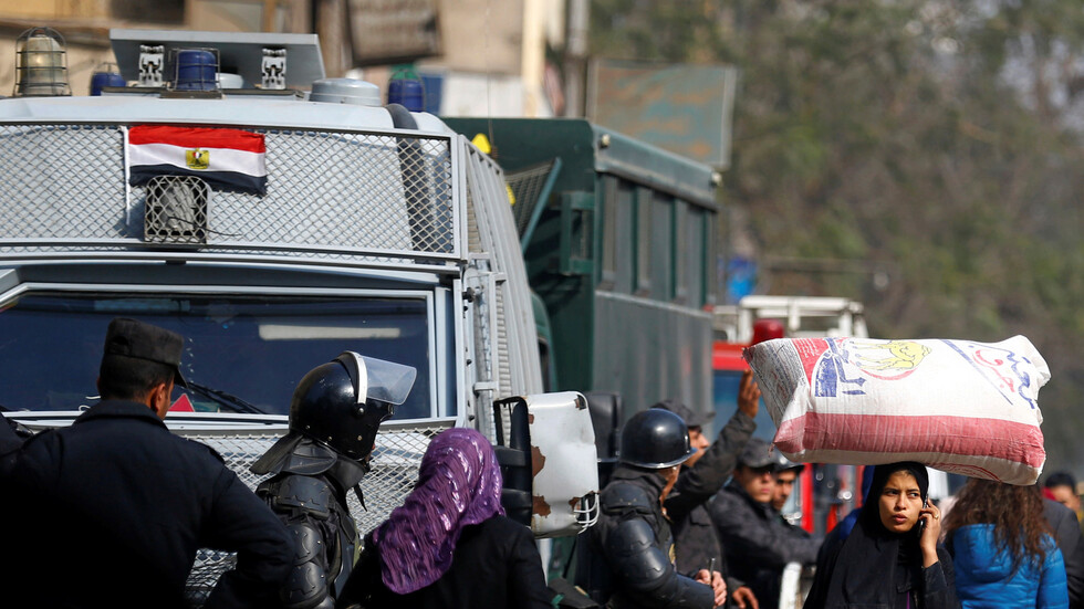 مصر.. سجن 3 أشخاص 15 يوما احتياطيا بتهمة نشر أخبار كاذبة