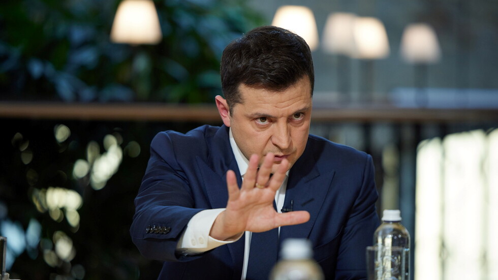 استطلاع: أكثر من 50% من الأوكرانيين غير راضين عن أداء الرئيس زيلينسكي لواجباته