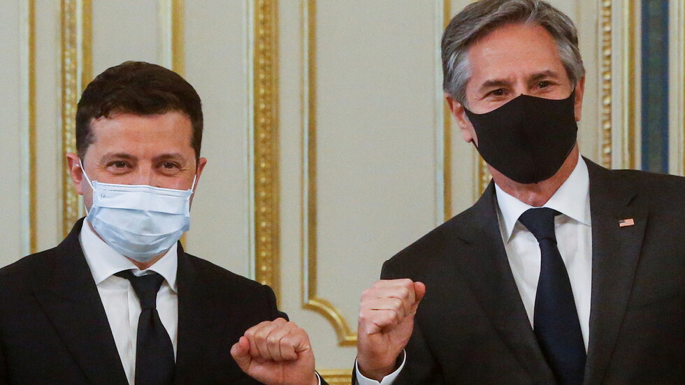 بلينكن يبحث مع زيلينسكي الأوضاع على الحدود الأوكرانية الروسية