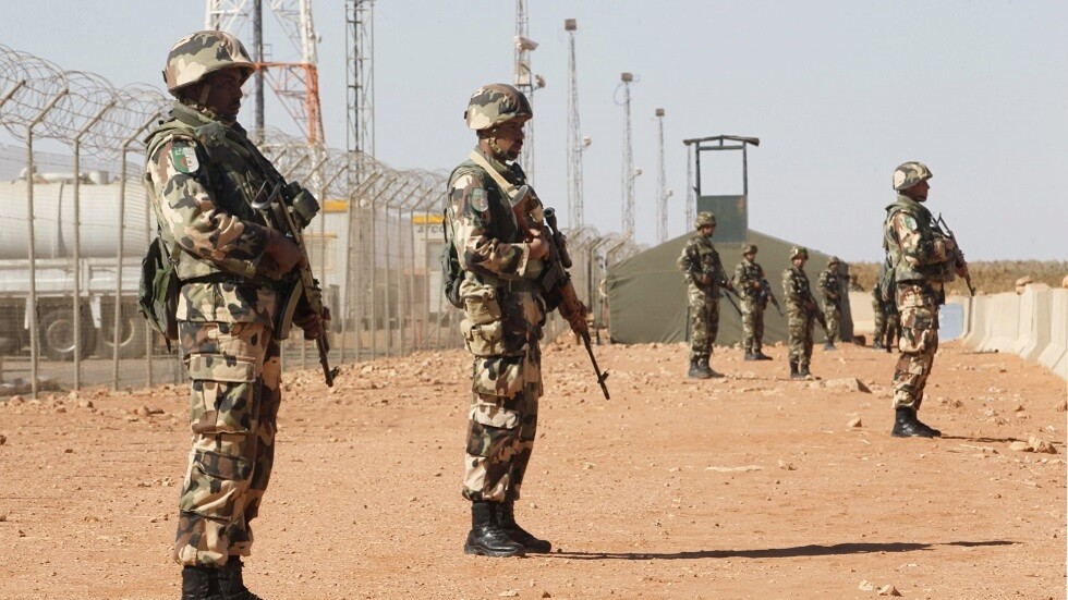 الجيش الجزائري يحجز 15 قنطارا من المخدرات القادمة من المغرب ويوقف 19 تاجر مخدرات