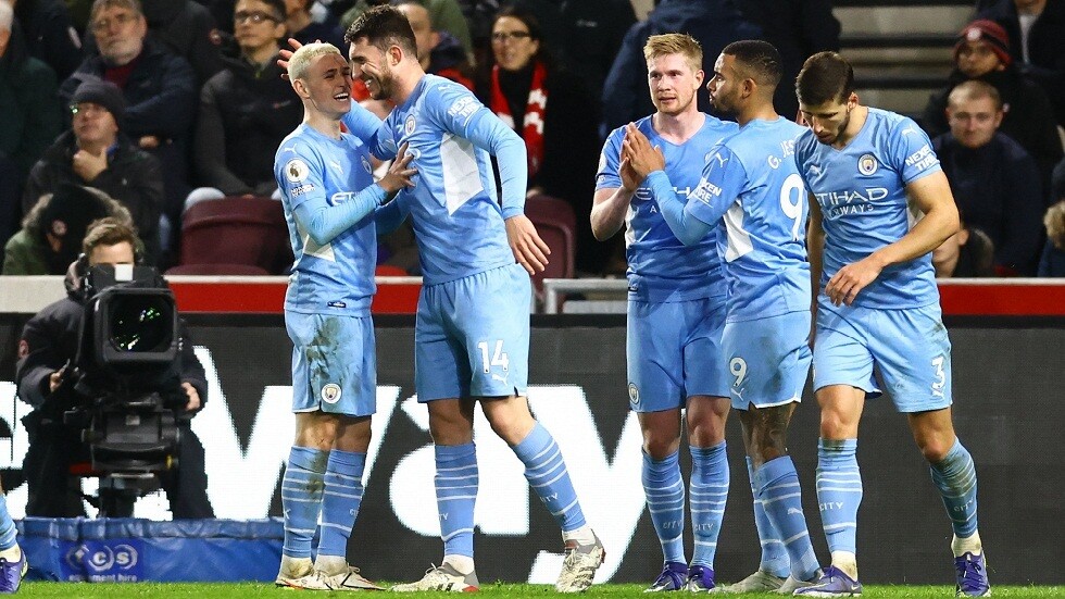 مانشستر سيتي يتجاوز برينتفورد ويحلق في صدارة الدوري الإنجليزي الممتاز