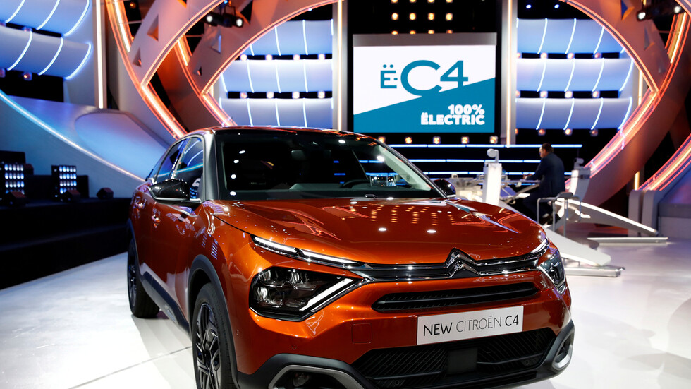 مصر.. "سيتروين" تسحب إعلانا "غير لائق" بمشاركة عمرو دياب وتقدم اعتذارها