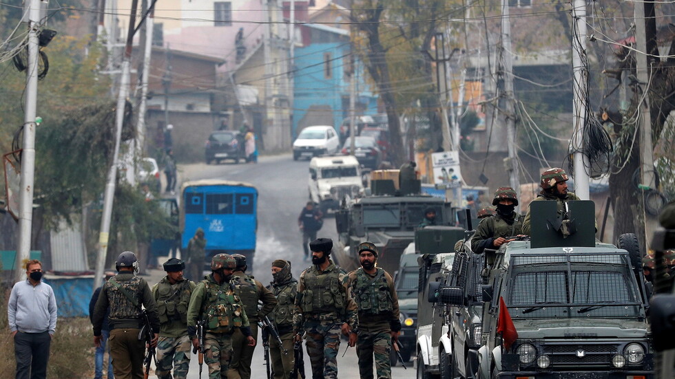 مقتل 6 مسلحين في مواجهتين منفصلتين مع قوات الأمن الهندية في كشمير