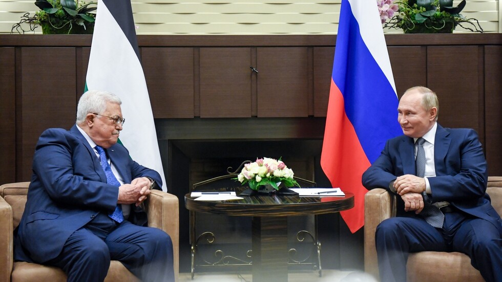 عباس يحذر بوتين من خطر تفجير الأوضاع و