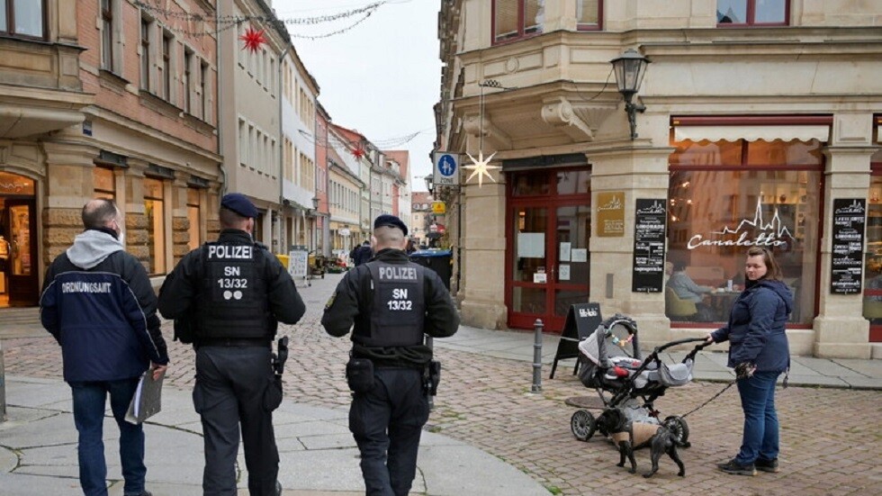 ألمانيا.. وزارة الدفاع تدقق شريط فيديو لرجل يرتدي زيا عسكريا ويهدد السلطات