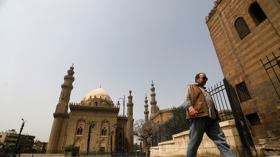 هل الإيمان بالأبراج حلال أم حرام؟.. وكيل الأوقاف المصرية سابقا يجيب (فيديو)