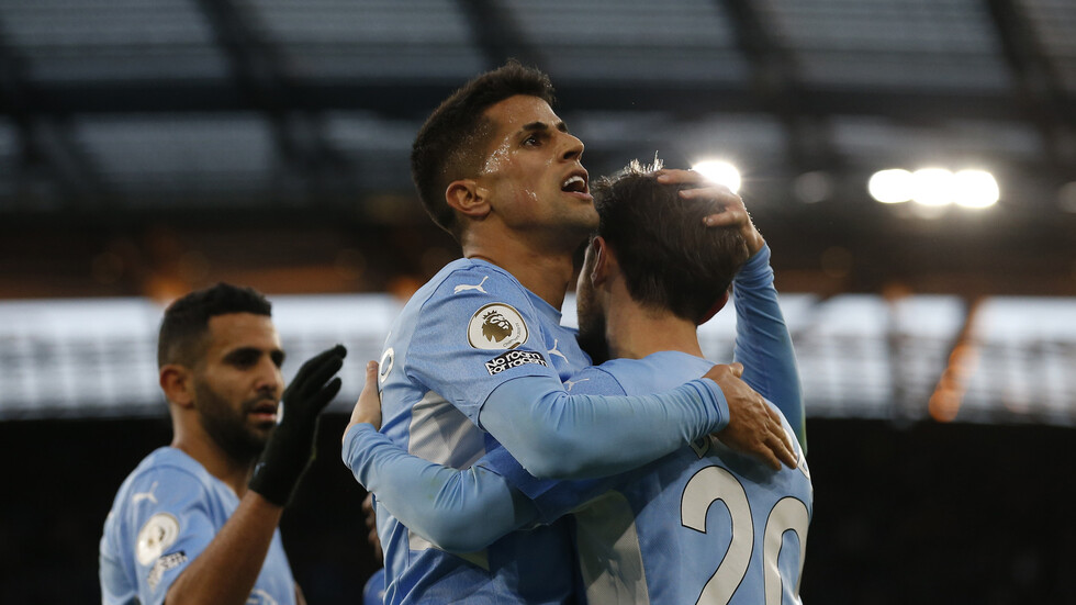 نجم السيتي يتعرض لاعتداء وحشي