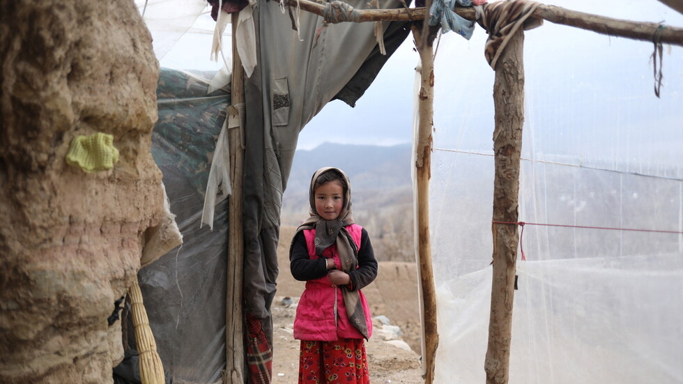 آباء أفغان يبيعون بناتهم القاصرات مقابل المال