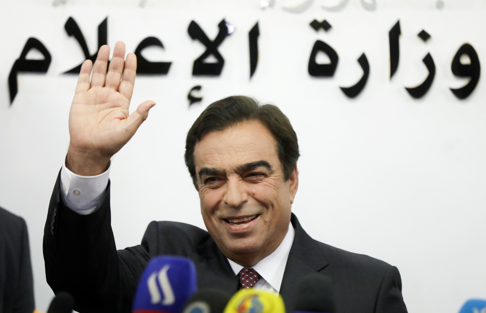 وزير الإعلام اللبناني جورج قرداحي يعلن استقالته رسميا