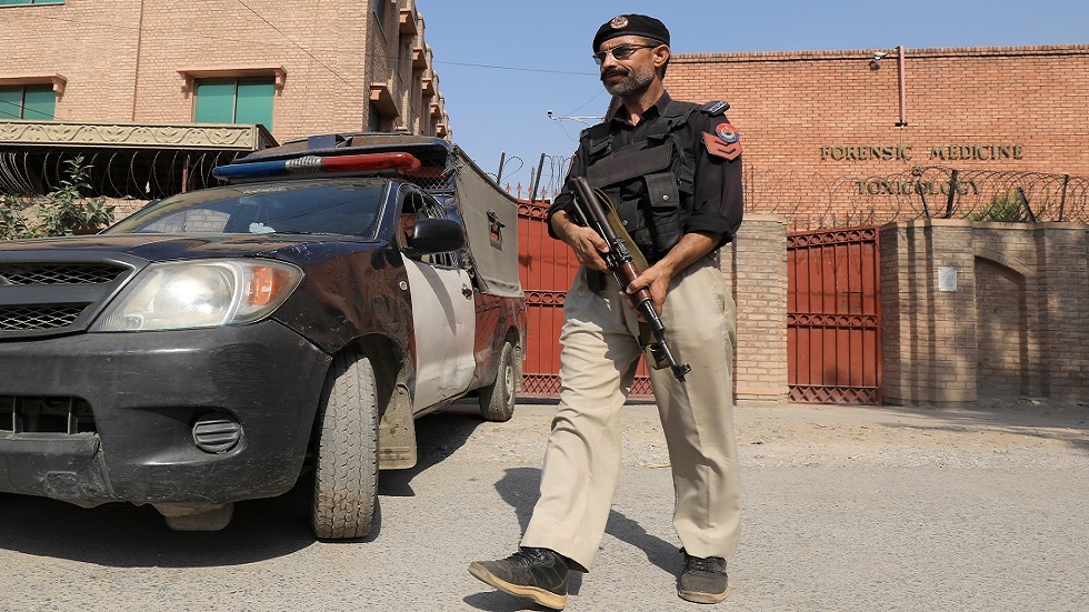الشرطة الباكستانية: حشد يقتل سريلانكيا بزعم ازدراء الأديان