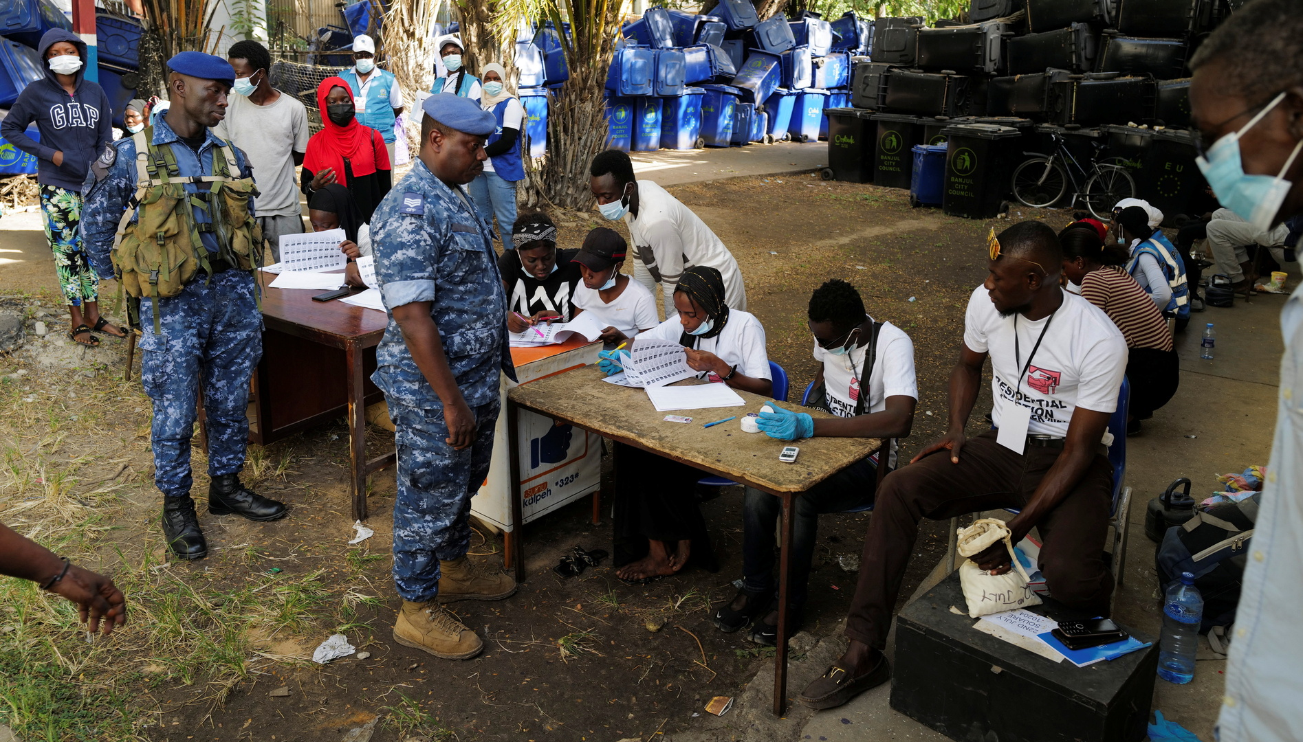 الغامبيون يصوتون في أول انتخابات رئاسية بعد الرئيس جامع