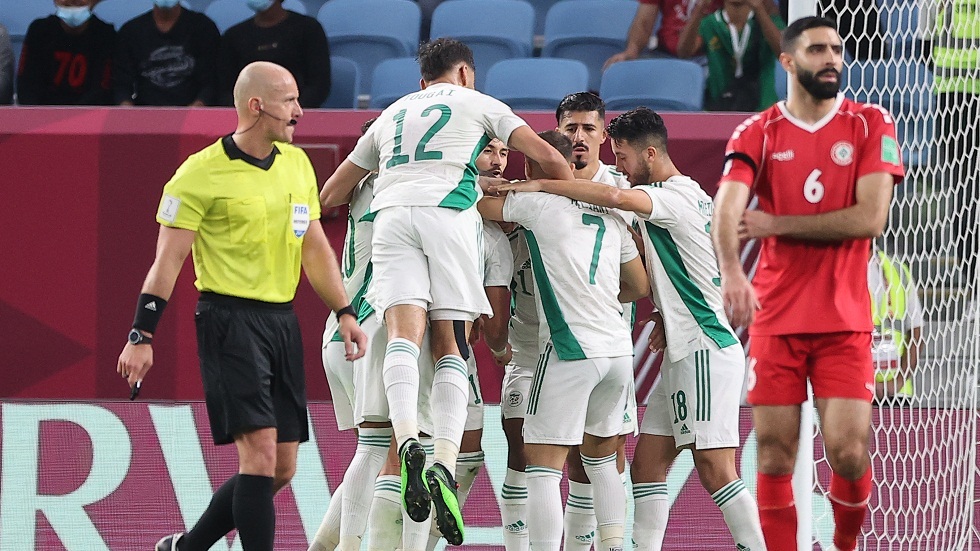 الجزائر تتجاوز لبنان بثنائية في كأس العرب (فيديو)